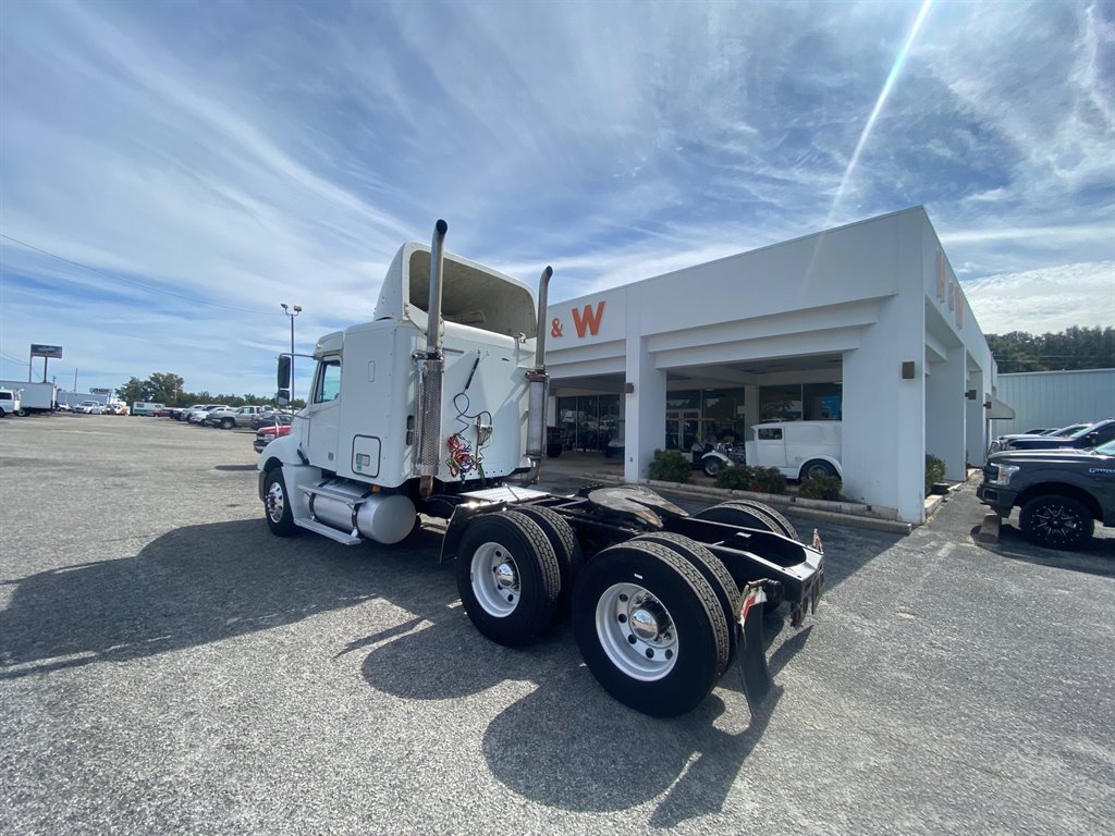 2004 Freightliner Columbia photo 5