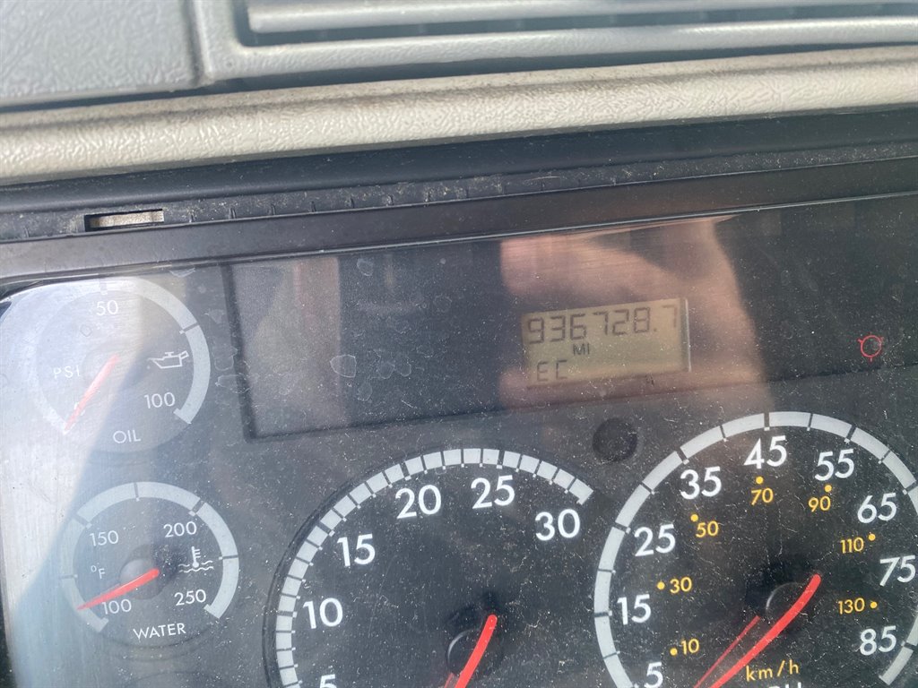 2004 Freightliner Columbia photo 11