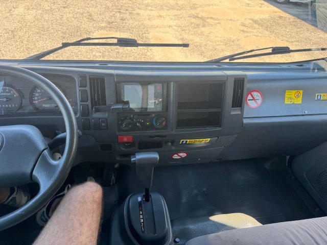 2015 Isuzu NPR - Photo 9