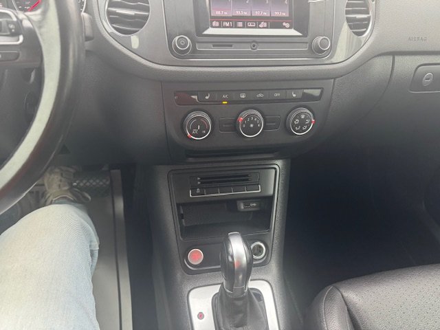 2016 Volkswagen Tiguan S photo 9
