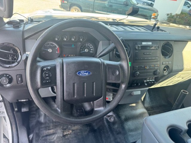 2015 Ford F-550 - Photo 17