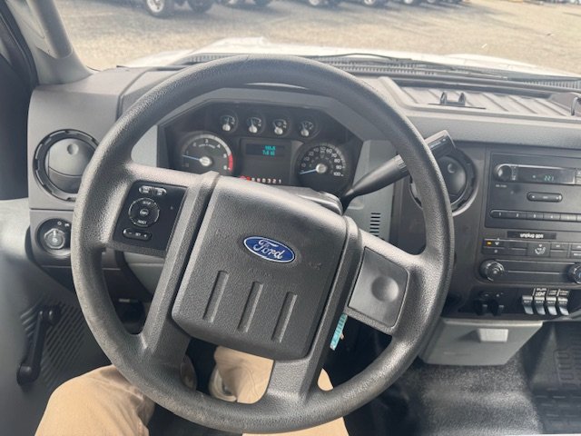 2012 Ford F-550 - Photo 12
