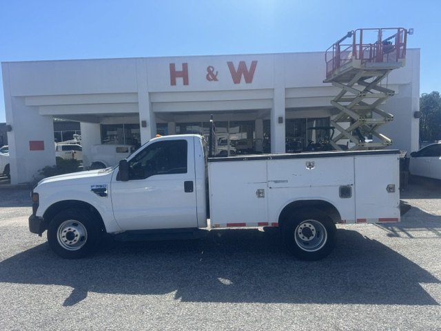 2009 Ford F-350 Super Duty Chassis Cab XL